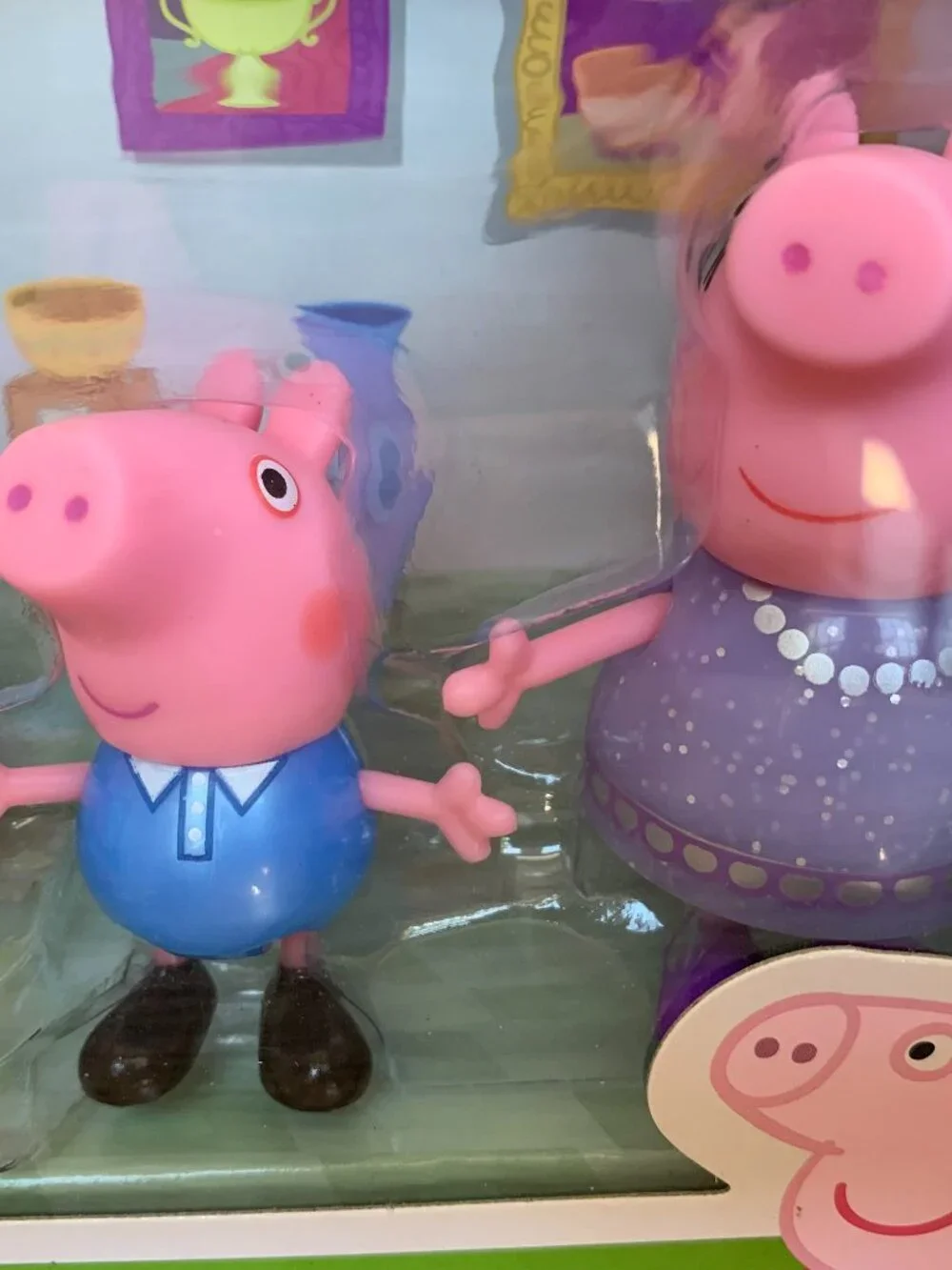 Peppa Pig sure dressed this